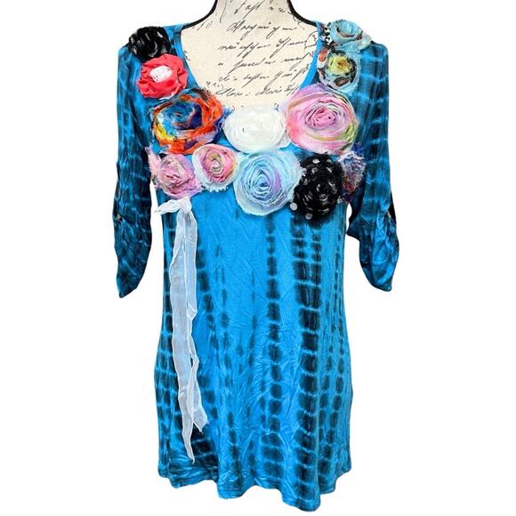 Feratelli Tops - Feratelli Knit Tunic Ribbon Rosettes Women’s M Blue Tie Dye Roll Tab Sleeves